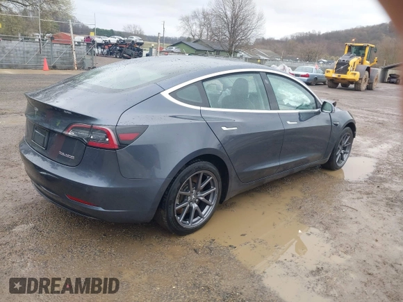 2020 Tesla Model 3 Performance z VIN 5YJ3E1EC9LF601713, wystawiony jako IAAI lot #41888617 z przebiegiem 70 517 mil mil oraz . Historia ofert i sprzedaży dostępna na DreamBid. Obrazek 4.
