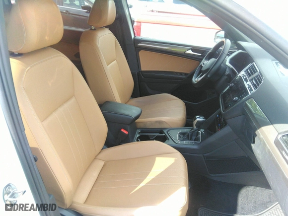 2022 Volkswagen Tiguan SE R-Line Black with VIN 3VVCB7AX0NM029502, listed as a IAAI auction lot 40141730 with 41,362 mi miles. Bid and sale history available at carsss.com. Image 5.