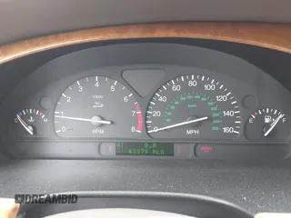 2000 Jaguar S-Type V8 z VIN SAJDA01D0YGL07334, wystawiony jako IAAI lot #42365276 z przebiegiem 63 379 mil mil oraz . Historia ofert i sprzedaży dostępna na DreamBid. Obrazek 7.
