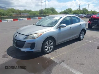 2013 Mazda 3 i Sport z VIN JM1BL1U74D1735108, wystawiony jako IAAI lot #42138724 z przebiegiem 114 856 mil mil oraz . Historia ofert i sprzedaży dostępna na DreamBid. Obrazek 2.