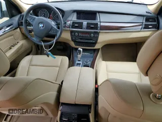 2013 BMW X5 xDrive35i z VIN 5UXZV4C59D0B21124, wystawiony jako Copart lot #57881665 z przebiegiem 41 277 mil mil oraz Tytuł czysty. Historia ofert i sprzedaży dostępna na DreamBid. Obrazek 8.