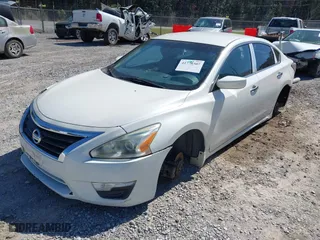 2014 Nissan Altima 2.5 SV with VIN 1N4AL3AP8EC319909, listed as a IAAI auction lot 41770307 with 187,327 mi miles. Bid and sale history available at carsss.com. Image 2.