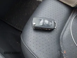 2019 Volkswagen Passat Wolfsburg Edition z VIN 1VWLA7A30KC002809, wystawiony jako IAAI lot #42341311 z przebiegiem 31 181 mil mil oraz . Historia ofert i sprzedaży dostępna na DreamBid. Obrazek 11.