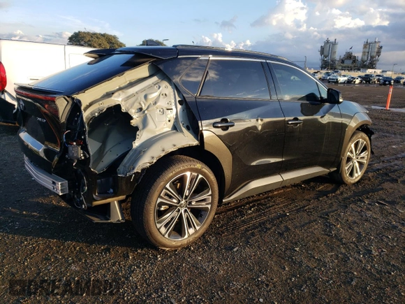 2023 Toyota bZ4X XLE z VIN JTMAAAAA9PA001408, wystawiony jako Copart lot #81972433 z przebiegiem 10 917 mil mil oraz . Historia ofert i sprzedaży dostępna na DreamBid. Obrazek 3.