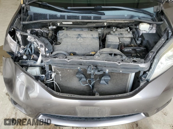 2012 Toyota Sienna XLE с VIN 5TDDK3DC8CS042919, выставлен на аукционе Copart как лот 62644385 с пробегом 135 252 миль миль и Списание • Salvage title. История ставок и продаж доступна на DreamBid. Изображение 12.