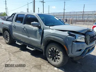 2023 Nissan Frontier Pro-4X z VIN 1N6ED1EKXPN641323, wystawiony jako IAAI lot #42227180 z przebiegiem 25 199 mil mil oraz . Historia ofert i sprzedaży dostępna na DreamBid. Obrazek 1.