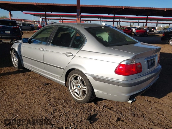 2005 BMW 3 Series 330i with VIN WBAEV53475KM43130, listed as a IAAI auction lot 41361364 with 152,382 mi miles. Bid and sale history available at carsss.com. Image 3.