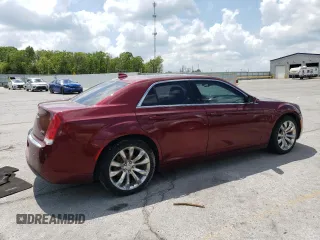 2016 Chrysler 300 Anniversary Edition z VIN 2C3CCAAG4GH194600, wystawiony jako Copart lot #55758305 z przebiegiem 135 810 mil mil oraz Szkoda całkowita • Salvage title. Historia ofert i sprzedaży dostępna na DreamBid. Obrazek 3.