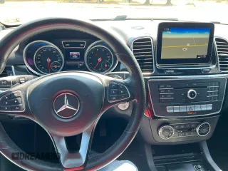 2017 Mercedes-Benz GLE 350 z VIN 4JGDA5HB3HA970802, wystawiony jako Copart lot #54207775 z przebiegiem 99 455 mil mil oraz Czysty tytuł • Clean title. Historia ofert i sprzedaży dostępna na DreamBid. Obrazek 7.