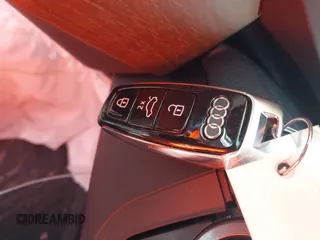 2024 Audi e-tron GT Premium Plus z VIN WAUFJBFW6R7004635, wystawiony jako IAAI lot #41409251 z przebiegiem 7718 mil mil oraz . Historia ofert i sprzedaży dostępna na DreamBid. Obrazek 11.