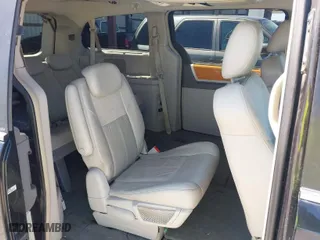 2010 Chrysler Town & Country Limited with VIN 2A4RR6DX2AR136896, listed as a IAAI auction lot 41940288 with 1 mi miles. Bid and sale history available at carsss.com. Image 8.