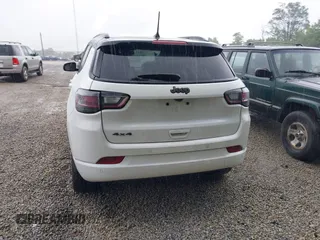 2023 Jeep Compass (RED) Edition z VIN 3C4NJDCN0PT524005, wystawiony jako IAAI lot #42628948 z przebiegiem 34 737 mil mil oraz . Historia ofert i sprzedaży dostępna na DreamBid. Obrazek 16.