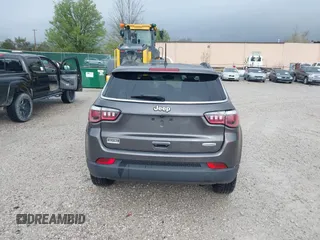 2018 Jeep Compass Latitude with VIN 3C4NJCBB3JT377011, listed as a IAAI auction lot 41886466 with 94,361 mi miles. Bid and sale history available at carsss.com. Image 16.