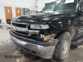 2002 Chevrolet Suburban Z71 with VIN 3GNFK16Z42G305930, listed as a IAAI auction lot 41002347 with 288,355 mi miles. Bid and sale history available at carsss.com. Image 6.