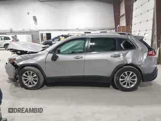 2019 Jeep Cherokee Latitude with VIN 1C4PJMCB7KD118915, listed as a IAAI auction lot 41903336 with 105,425 mi miles. Bid and sale history available at carsss.com. Image 14.