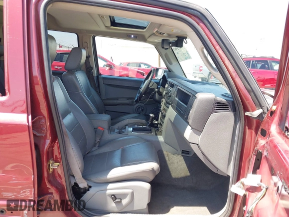 2007 Jeep Commander Sport z VIN 1J8HG48K97C530030, wystawiony jako IAAI lot #42471903 z przebiegiem 195 416 mil mil oraz . Historia ofert i sprzedaży dostępna na DreamBid. Obrazek 5.
