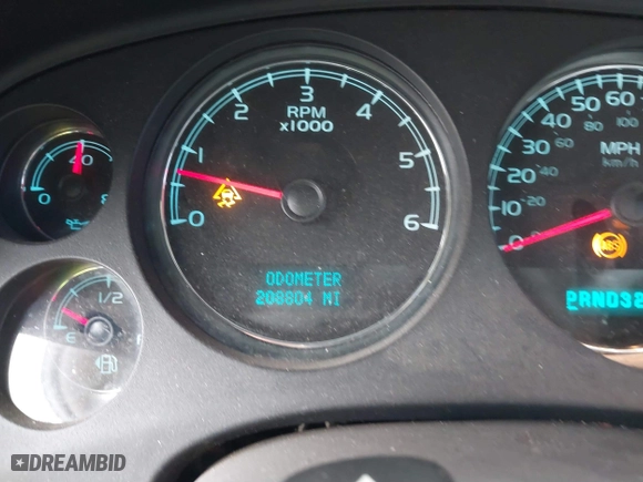2008 Chevrolet Suburban LTZ with VIN 1GNFC16008J226762, listed as a IAAI auction lot 41573727 with 208,804 mi miles. Bid and sale history available at carsss.com. Image 7.