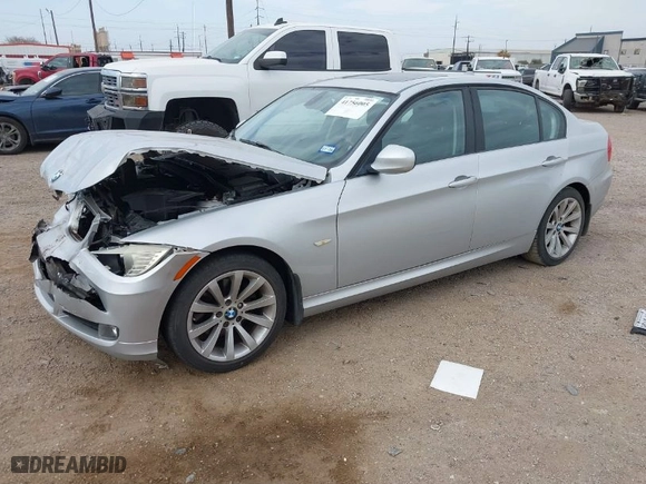 2011 BMW 3 Series 328i with VIN WBAPH7C50BE682372, listed as a IAAI auction lot 41756005 with 1 mi miles. Bid and sale history available at carsss.com. Image 2.