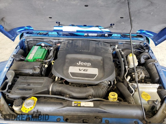 2015 Jeep Wrangler Unlimited Sahara with VIN 1C4BJWEG2FL727095, listed as a Copart auction lot 55088245 with 102,488 mi miles and Clean title. Bid and sale history available at DreamBid. Image 12.