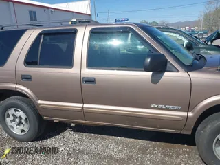 2004 Chevrolet Blazer LS z VIN 1GNDT13X24K167825, wystawiony jako IAAI lot #41976732 z przebiegiem 142 647 mil mil oraz . Historia ofert i sprzedaży dostępna na DreamBid. Obrazek 14.