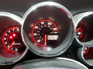 2006 Toyota Matrix STD z VIN 2T1LR32E06C556952, wystawiony jako Copart lot #52810305 z przebiegiem 194 743 mil mil oraz Czysty tytuł • Clean title. Historia ofert i sprzedaży dostępna na DreamBid. Obrazek 9.