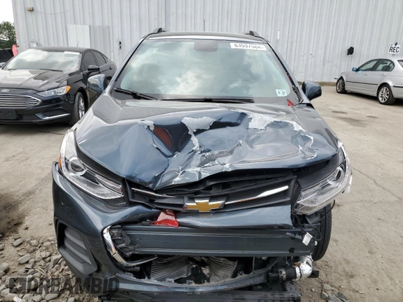 2022 Chevrolet Trax LT with VIN KL7CJPSM3NB540129, listed as a Copart auction lot 63597584 with 32,087 mi miles and Salvage title. Bid and sale history available at DreamBid. Image 5.