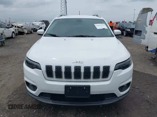 2019 Jeep Cherokee Latitude z VIN 1C4PJLCB8KD145129, wystawiony jako IAAI lot #42291722 z przebiegiem 89 155 mil mil oraz . Historia ofert i sprzedaży dostępna na DreamBid. Obrazek 12.