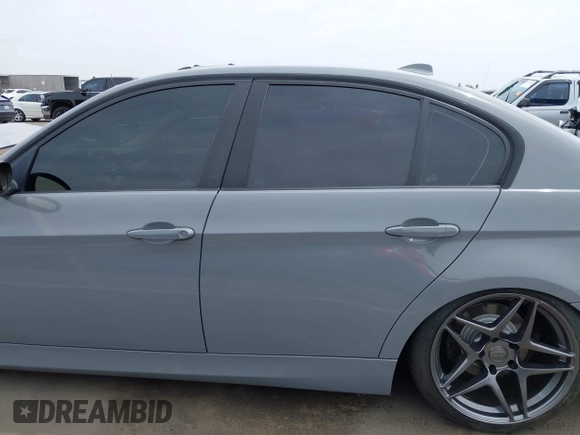 2006 BMW 3 Series 325i with VIN WBAVB13566PT14715, listed as a IAAI auction lot 41938484 with 188,552 mi miles. Bid and sale history available at carsss.com. Image 15.