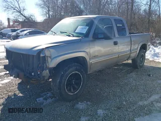 2001 Chevrolet Silverado 2500 with VIN 1GCGK29U21Z121197, listed as a IAAI auction lot 41426355 with 287,575 mi miles. Bid and sale history available at carsss.com. Image 2.