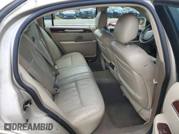 2005 Lincoln Town Car Signature z VIN 1LNHM81W35Y626266, wystawiony jako Copart lot #57461675 z przebiegiem 315 827 mil mil oraz Czysty tytuł • Clean title. Historia ofert i sprzedaży dostępna na DreamBid. Obrazek 10.