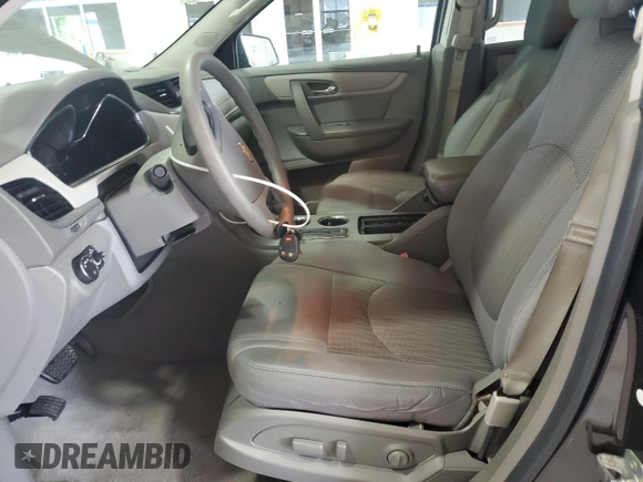 2017 Chevrolet Traverse LS z VIN 1GNKVFKD6HJ328081, wystawiony jako Copart lot #60436845 z przebiegiem 198 969 mil mil oraz Czysty tytuł • Clean title. Historia ofert i sprzedaży dostępna na DreamBid. Obrazek 7.
