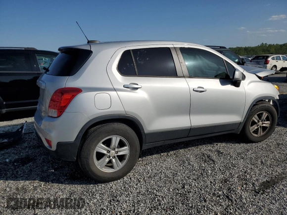 2020 Chevrolet Trax LS z VIN KL7CJKSB1LB312743, wystawiony jako Copart lot #52165565 z przebiegiem Nie podano mil oraz Szkoda całkowita • Salvage title. Historia ofert i sprzedaży dostępna na DreamBid. Obrazek 3.