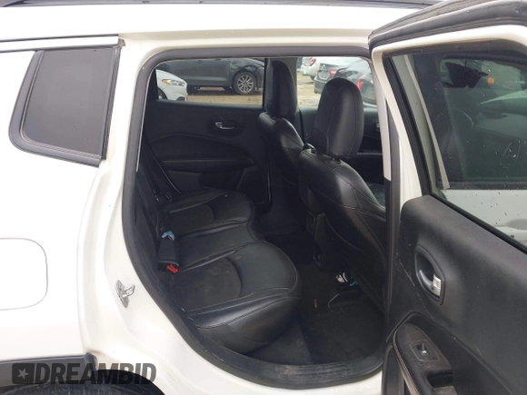 2020 Jeep Compass Altitude z VIN 3C4NJCBB9LT108501, wystawiony jako IAAI lot #41700451 z przebiegiem 66 395 mil mil oraz . Historia ofert i sprzedaży dostępna na DreamBid. Obrazek 8.