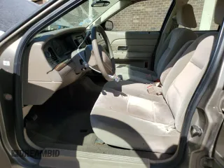2004 Ford Crown Victoria Standard с VIN 2FAFP73W84X162132, выставлен на аукционе Copart как лот 51967594 с пробегом 227 410 миль миль и Списание • Salvage title. История ставок и продаж доступна на DreamBid. Изображение 7.