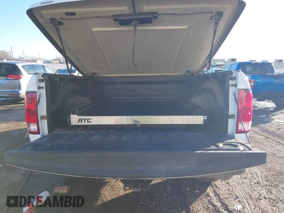 2018 Ram 1500 Express z VIN 1C6RR7FT8JS153794, wystawiony jako IAAI lot #41072931 z przebiegiem 95 060 mil mil oraz . Historia ofert i sprzedaży dostępna na DreamBid. Obrazek 16.