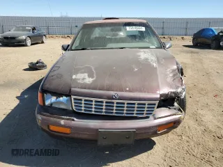 1993 Plymouth Acclaim z VIN 1P3XA4630PF630239, wystawiony jako Copart lot #75910954 z przebiegiem 87 471 mil mil oraz Tytuł czysty. Historia ofert i sprzedaży dostępna na DreamBid. Obrazek 5.