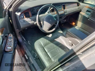 2002 Lincoln Town Car Executive with VIN 1L1FM81W02Y635348, listed as a Copart auction lot 61639325 with 88,597 mi miles and Clean title. Bid and sale history available at DreamBid. Image 8.