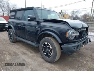 2022 Ford Bronco with VIN 1FMDE5BH9NLB84598, listed as a IAAI auction lot 41943910 with 43,823 mi miles. Bid and sale history available at carsss.com. Image 1.