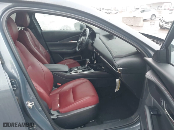 2022 Mazda CX-30 2.5 S Preferred Package with VIN 3MVDMBCL4NM422122, listed as a IAAI auction lot 41598588 with 52,837 mi miles. Bid and sale history available at carsss.com. Image 5.