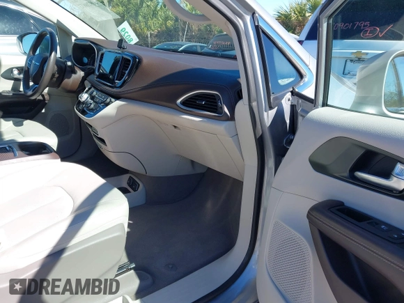 2021 Chrysler Pacifica Touring L with VIN 2C4RC1BG3MR560234, listed as a IAAI auction lot 40926673 with 27,830 mi miles and . Bid and sale history available at DreamBid. Image 5.