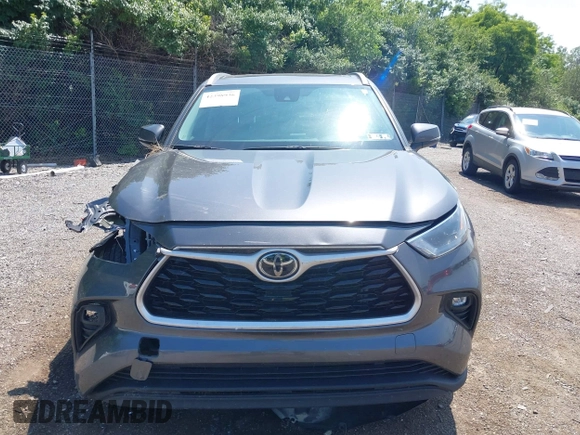 2022 Toyota Highlander XLE with VIN 5TDGZRBH6NS573548, listed as a IAAI auction lot 42398936 with 60,415 mi miles and . Bid and sale history available at DreamBid. Image 13.