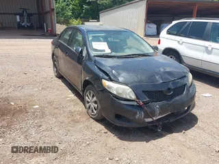 2010 Toyota Corolla z VIN JTDBU4EE3AJ057197, wystawiony jako IAAI lot #42501758 z przebiegiem 374 778 mil mil oraz . Historia ofert i sprzedaży dostępna na DreamBid. Obrazek 1.
