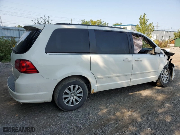 2011 Volkswagen Routan SE with VIN 2V4RW3DG3BR621777, listed as a Copart auction lot 71171124 with 0 mi miles and Salvage Title. Bid and sale history available at carsss.com. Image 3.