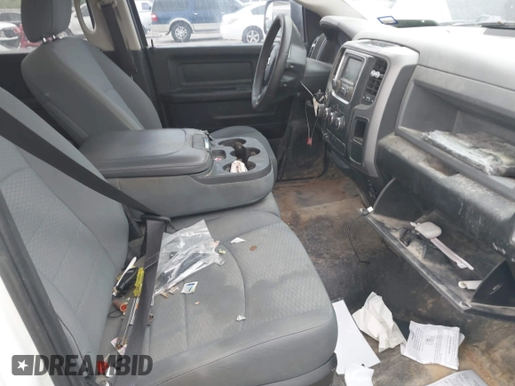 2019 Ram 1500 Express z VIN 1C6RR7FT5KS726409, wystawiony jako IAAI lot #41837904 z przebiegiem 151 673 mil mil oraz . Historia ofert i sprzedaży dostępna na DreamBid. Obrazek 5.