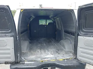 2006 Ford Econoline Cargo z VIN 1FTNE24W56HB25572, wystawiony jako IAAI lot #42378434 z przebiegiem 272 413 mil mil oraz . Historia ofert i sprzedaży dostępna na DreamBid. Obrazek 13.