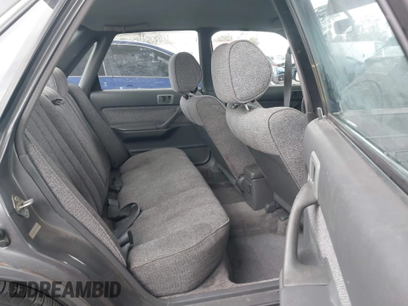 1990 Toyota Camry DLX z VIN 4T1SV21E7LU248206, wystawiony jako IAAI lot #41793635 z przebiegiem 83 550 mil mil oraz . Historia ofert i sprzedaży dostępna na DreamBid. Obrazek 8.