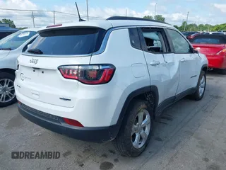 2022 Jeep Compass Latitude z VIN 3C4NJDBB9NT122004, wystawiony jako IAAI lot #42752941 z przebiegiem 108 509 mil mil oraz . Historia ofert i sprzedaży dostępna na DreamBid. Obrazek 4.