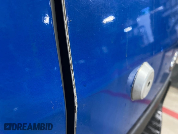 2017 Ford Transit z VIN 1FTYE1ZM1HKA12366, wystawiony jako IAAI lot #42501054 z przebiegiem 199 105 mil mil oraz . Historia ofert i sprzedaży dostępna na DreamBid. Obrazek 2.