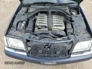 1996 Mercedes-Benz S z VIN WDBGA57E4TA323720, wystawiony jako Copart lot #53119675 z przebiegiem 172 434 mil mil oraz Szkody całkowita. Historia ofert i sprzedaży dostępna na DreamBid. Obrazek 11.