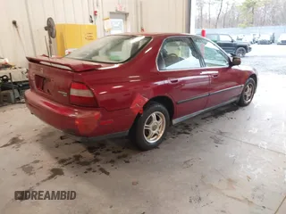 1994 Honda Accord LX with VIN 1HGCD563XRA131476, listed as a IAAI auction lot 41848998 with 109,243 mi miles. Bid and sale history available at carsss.com. Image 4.